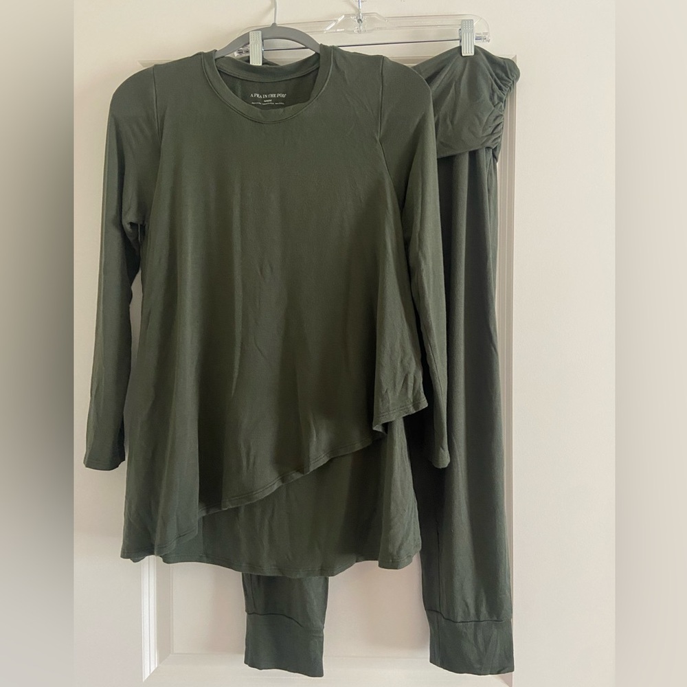 A pea in the pod lounge set new without tags top is medium bottoms are large